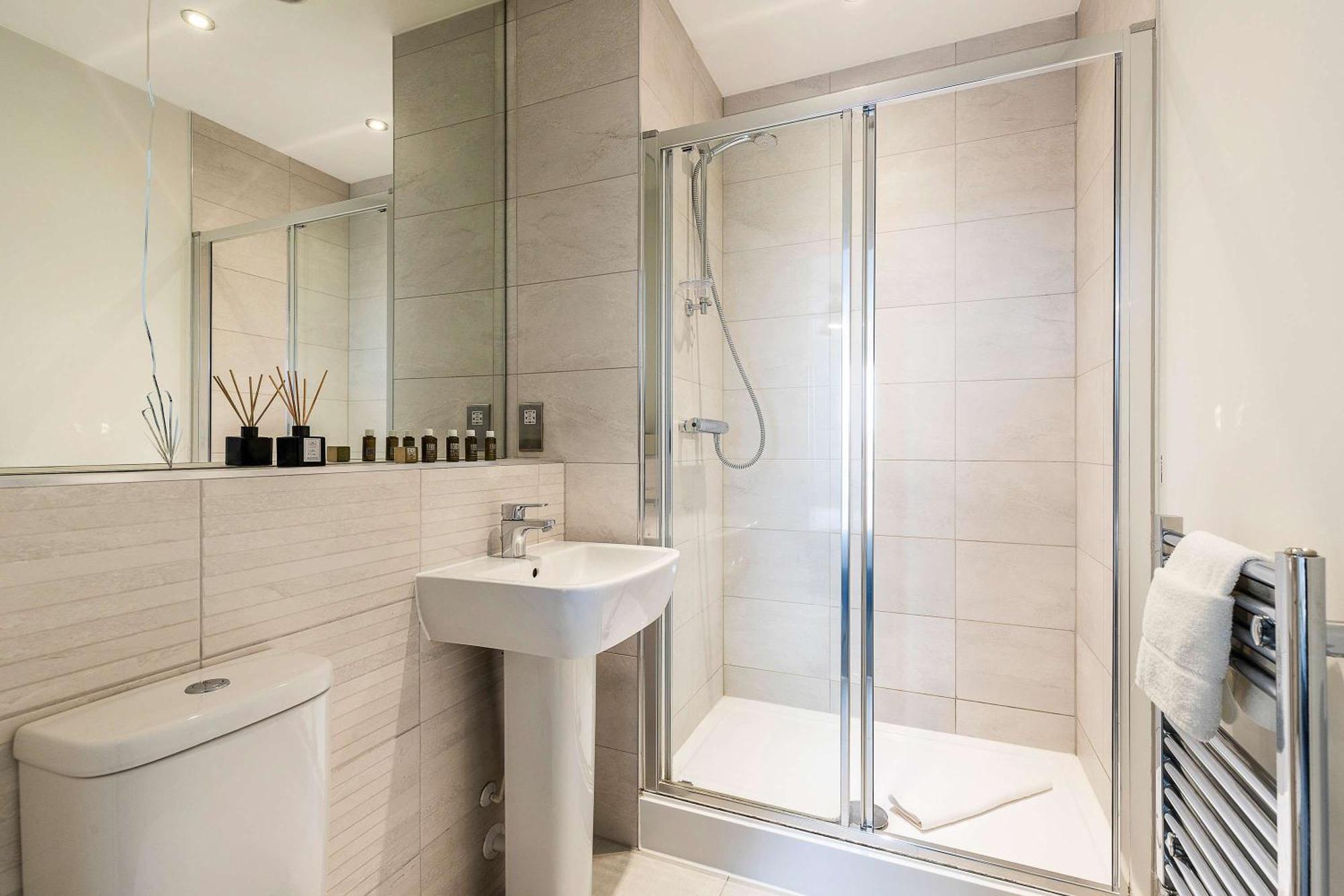 3br Poplar Views Of Canary Wharf Londra