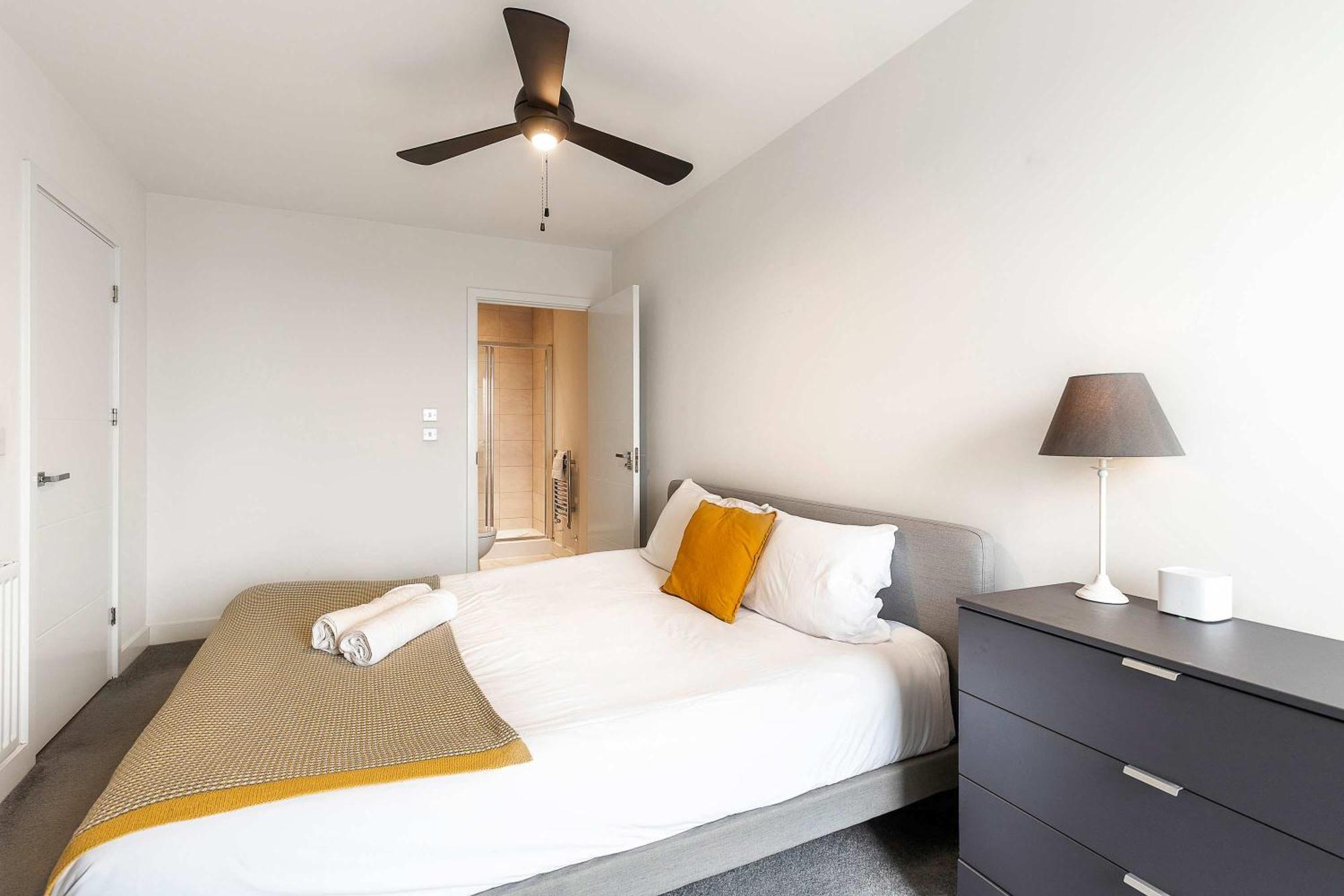 3br Poplar Views Of Canary Wharf Londra